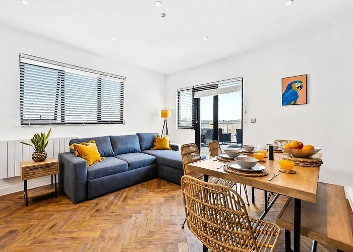 3 Bedroom Flat With Sea View And Roof Terrace